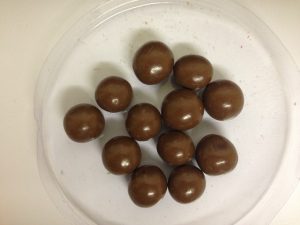 Milk Choc Macadamias 100g