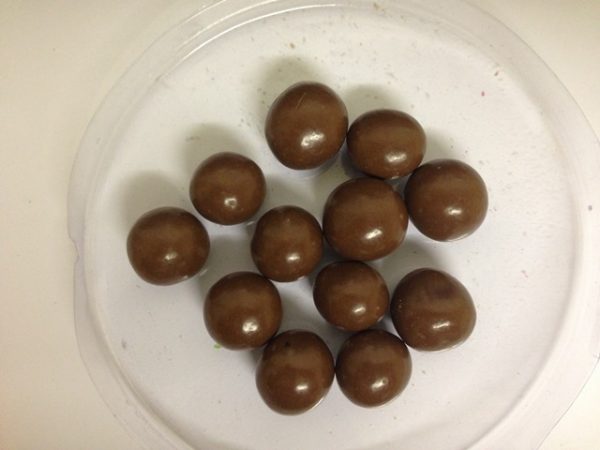 Milk Choc Macadamias 100g
